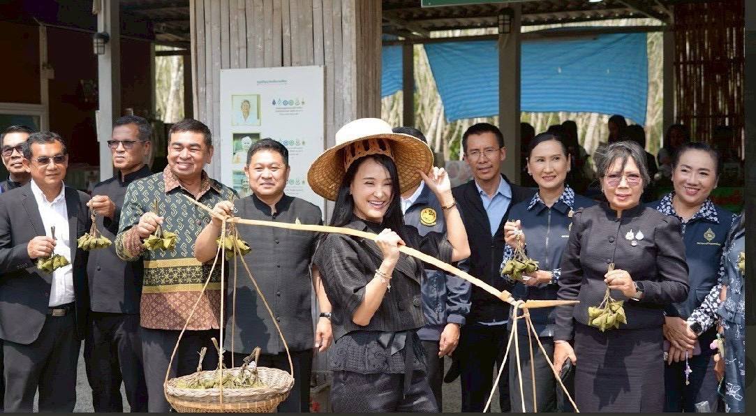 [690128] ผู้ตรวจราชการกรม (นายวัชระ ธรรมปัญญาสกุล)  ร่วมลงพื้นที่ตรวจติดตามการดำเนินงานกิจกรรมพัฒนาชุมชนของรัฐมนตรีช่วยว่าการกระทรวงมหาดไทย พื้นที่จังหวัดสงขลาและจังหวัดสตูล