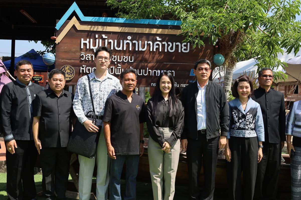 [690129] ผู้ตรวจราชการกรม (นายวัชระ ธรรมปัญญาสกุล)  ร่วมลงพื้นที่จังหวัดสตูล ติดตามการขับเคลื่อนเศรษฐกิจฐานราก ส่งเสริมหัตถศิลป์จากกะลา-ผ้าปาเต๊ะ เอกลักษณ์สตูล