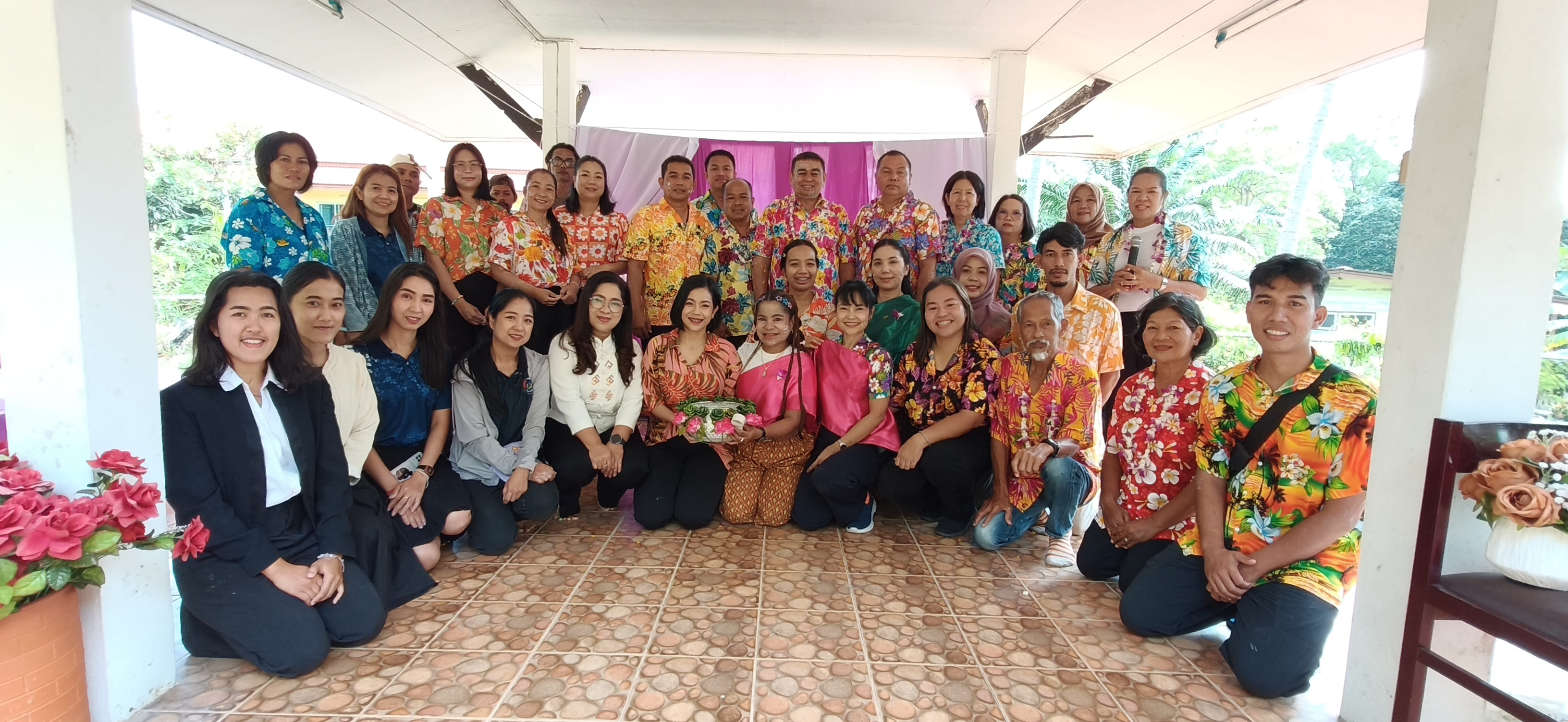 [690409] ศพช.ยะลา จัดพิธีรดน้ำดำหัว "สืบสานประเพณีสงกรานต์" เสริมสร้างสายสัมพันธ์และสิริมงคลในองค์กร
